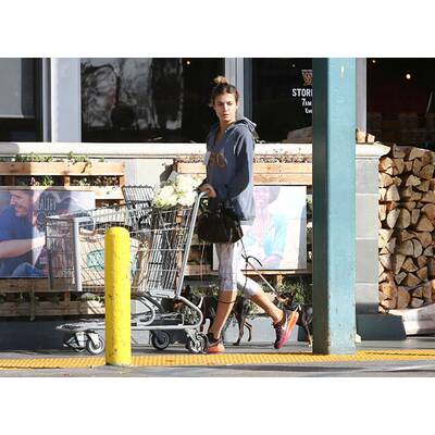 Elisabetta Canalis geht Einkaufen