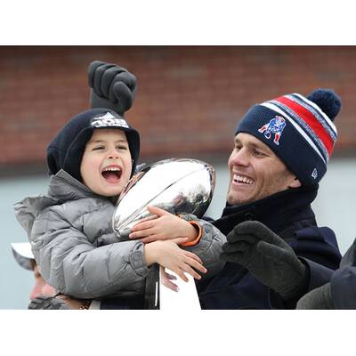 Tom Brady feiert mit Sohn Benjamin den Super Bowl-Triumph