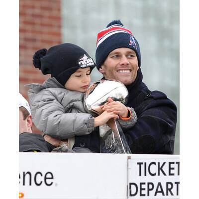 Tom Brady feiert mit Sohn Benjamin den Super Bowl-Triumph