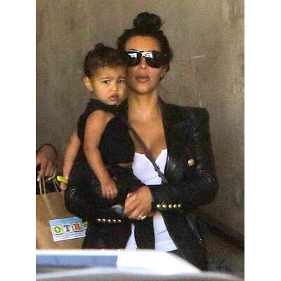 Kim Kardashian mit Tochter Nori unterwegs