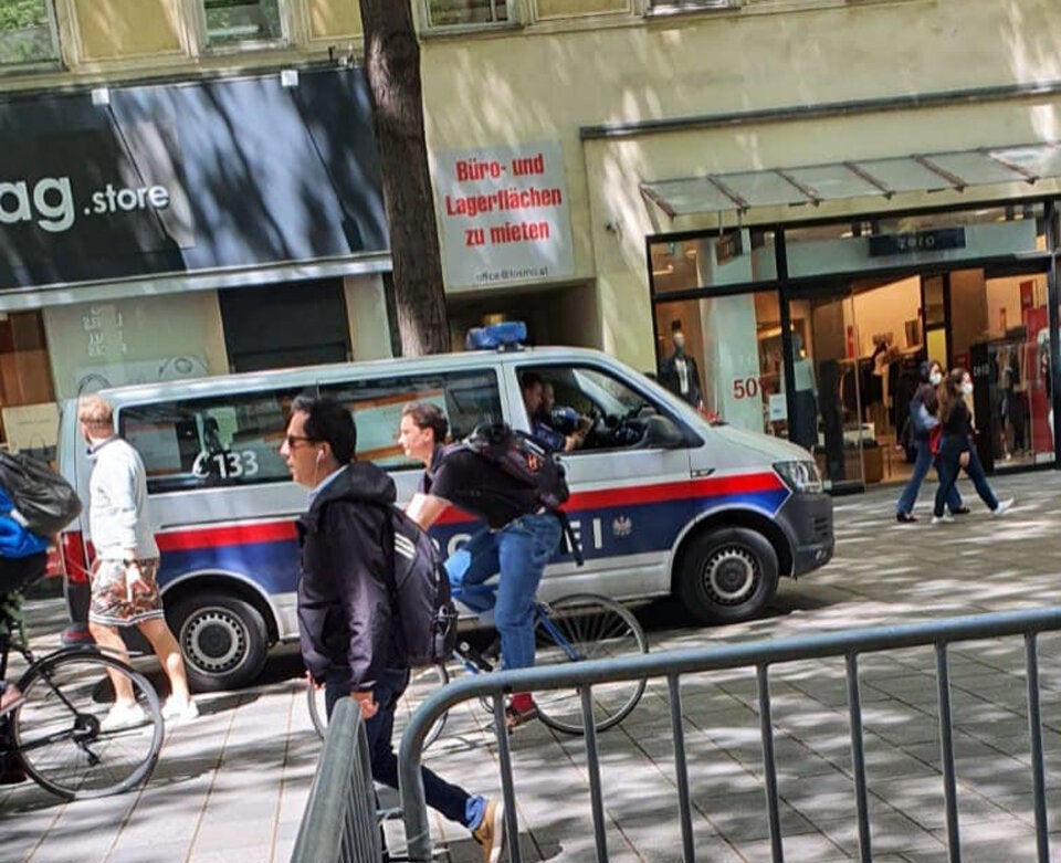 Razzien in zwei Wiener Maskengeschäften