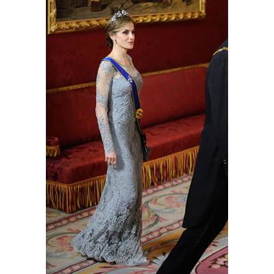 So schön empfängt  Königin Letizia den Präsidenten von Kolumbien