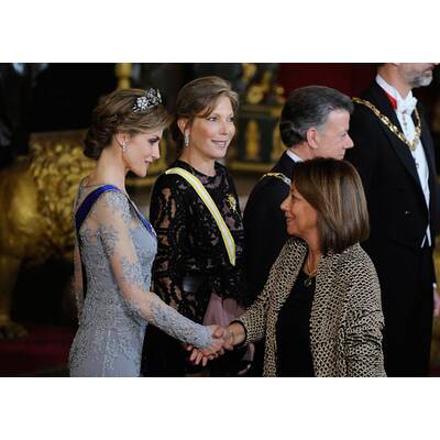 So schön empfängt  Königin Letizia den Präsidenten von Kolumbien