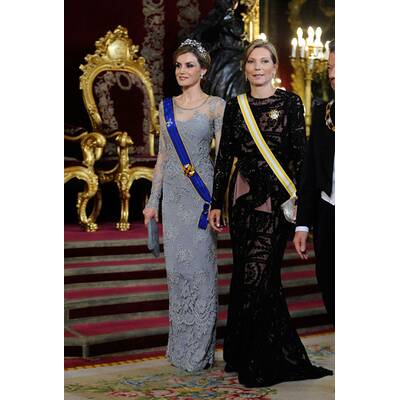 So schön empfängt  Königin Letizia den Präsidenten von Kolumbien