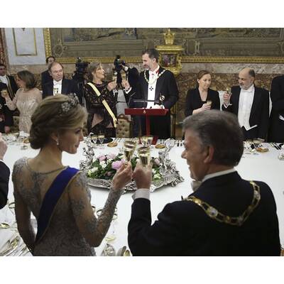 So schön empfängt  Königin Letizia den Präsidenten von Kolumbien