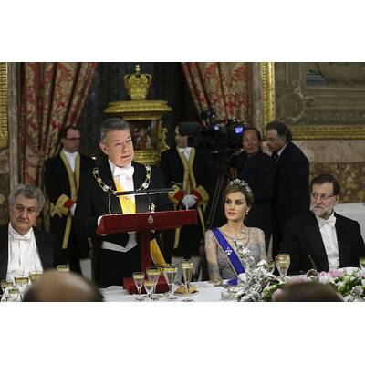 So schön empfängt  Königin Letizia den Präsidenten von Kolumbien