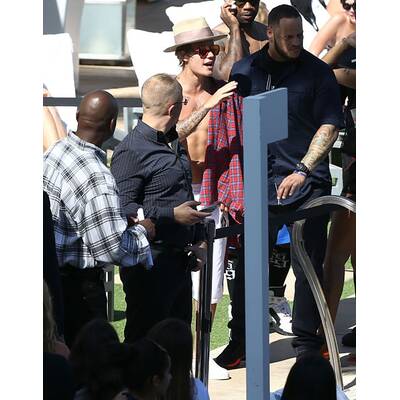 Justin Bieber relaxt mit sexy Bikini-Girls