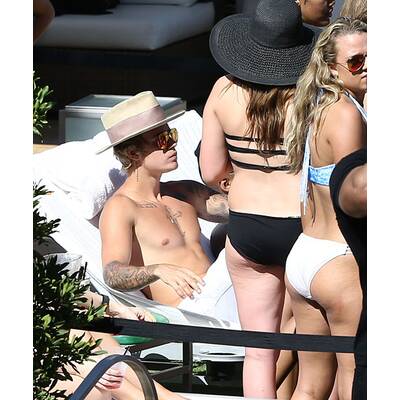 Justin Bieber relaxt mit sexy Bikini-Girls
