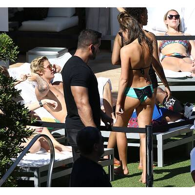 Justin Bieber relaxt mit sexy Bikini-Girls