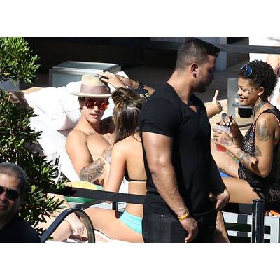 Justin Bieber relaxt mit sexy Bikini-Girls