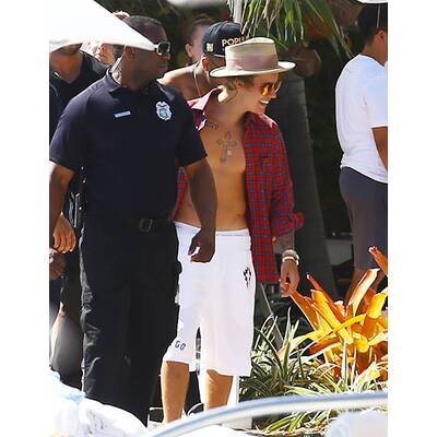 Justin Bieber relaxt mit sexy Bikini-Girls