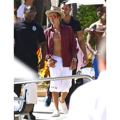 Justin Bieber relaxt mit sexy Bikini-Girls