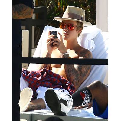 Justin Bieber relaxt mit sexy Bikini-Girls