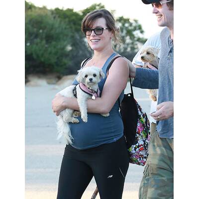 Milla Jovovich hält sich trotz Babybauch fit