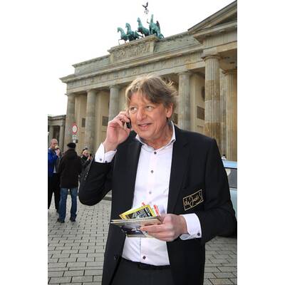 Walter Freiwald: Voller Einsatz beim Flyer-Verteilen