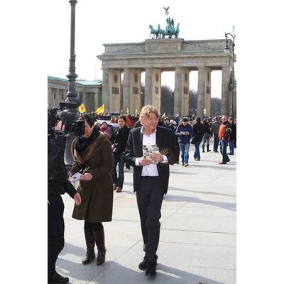 Walter Freiwald: Voller Einsatz beim Flyer-Verteilen