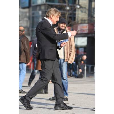 Walter Freiwald: Voller Einsatz beim Flyer-Verteilen