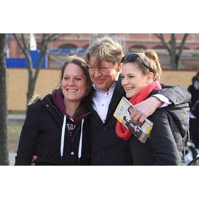 Walter Freiwald: Voller Einsatz beim Flyer-Verteilen