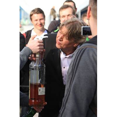 Walter Freiwald: Voller Einsatz beim Flyer-Verteilen