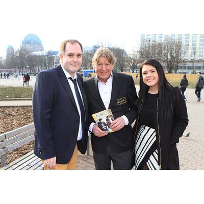 Walter Freiwald: Voller Einsatz beim Flyer-Verteilen