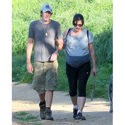 Milla Jovovich hält sich trotz Babybauch fit