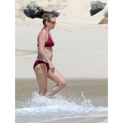 Uma Thurman betört beim Planschen