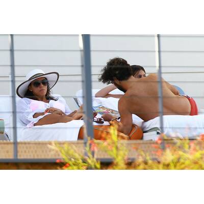 Eva Longoria entspannt sich mit Lover Jose Baston