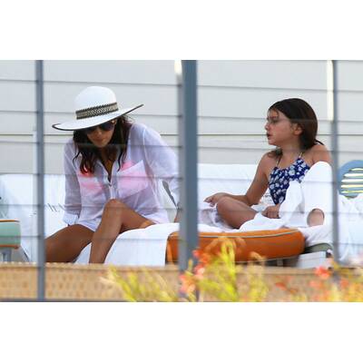 Eva Longoria entspannt sich mit Lover Jose Baston