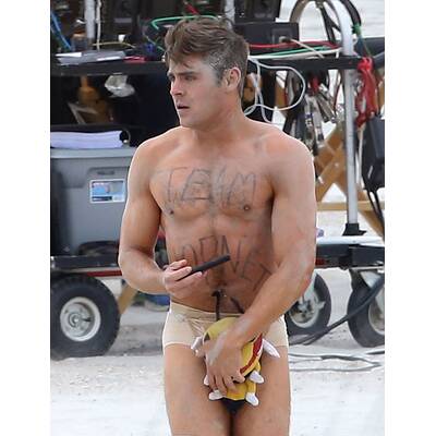 Zac Efron: Oben ohne & mit unsexy Schlüpfer
