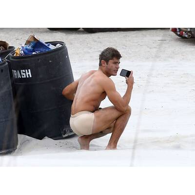 Zac Efron: Oben ohne & mit unsexy Schlüpfer