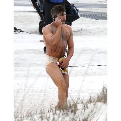 Zac Efron: Oben ohne & mit unsexy Schlüpfer