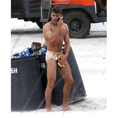 Zac Efron: Oben ohne & mit unsexy Schlüpfer