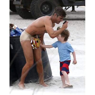 Zac Efron: Oben ohne & mit unsexy Schlüpfer