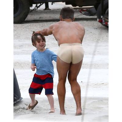 Zac Efron: Oben ohne & mit unsexy Schlüpfer