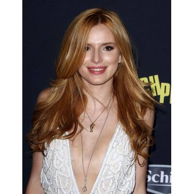 Bella Thorne im sexy Jumpsuit 