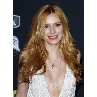 Bella Thorne im sexy Jumpsuit 