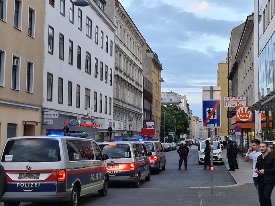 Demo in Wien eskaliert: Polizist durch Steinwurf verletzt