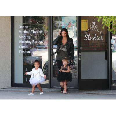 North West: Im Designer-Outfit zur Ballettstunde