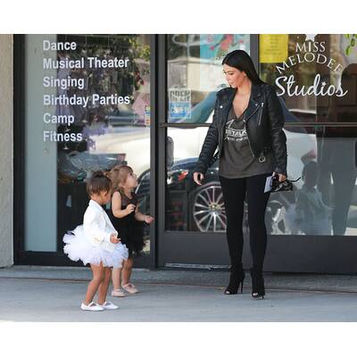 North West: Im Designer-Outfit zur Ballettstunde