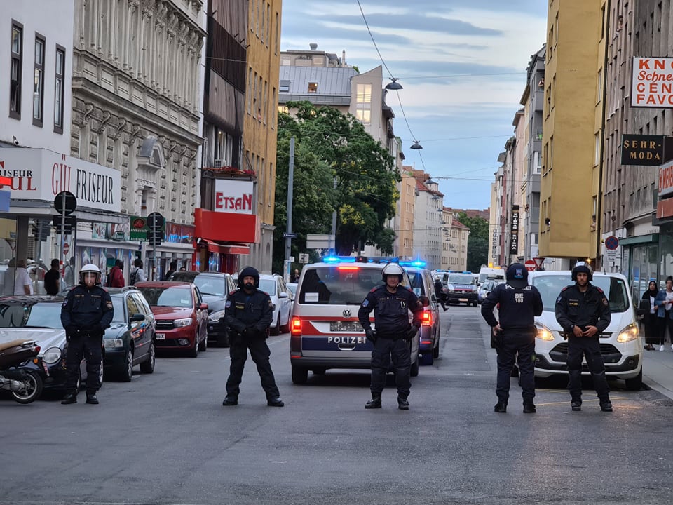 Demo in Wien eskaliert: Polizist durch Steinwurf verletzt