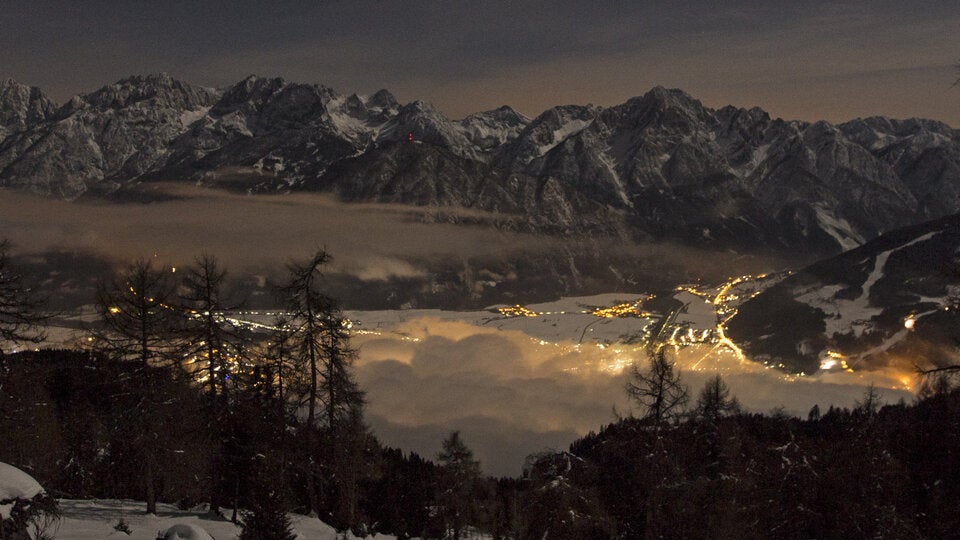 Die Dreitausender Osttirols erheben sich majestätisch im funkelnden Sternenlicht.