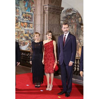 Königin Letizia total glamourös