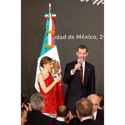 Königin Letizia total glamourös