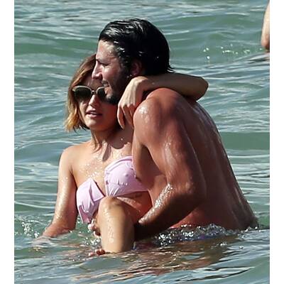 Lucy Hale planscht mit Lover