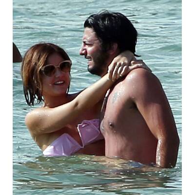 Lucy Hale planscht mit Lover