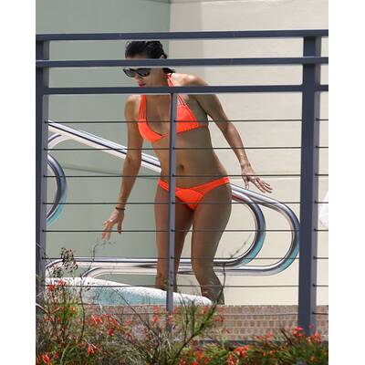 Eva Longoria bricht die Pool-Regeln