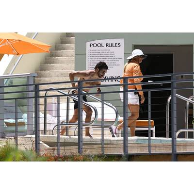 Eva Longoria bricht die Pool-Regeln