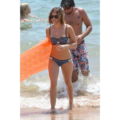 Lucy Hale planscht mit Lover