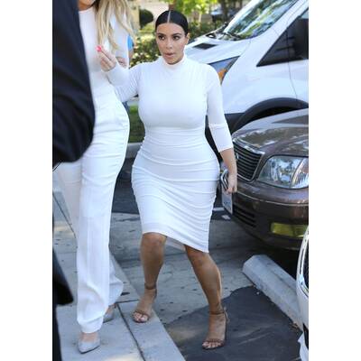 Die Kardashian-Schwestern im Weißwurstlook