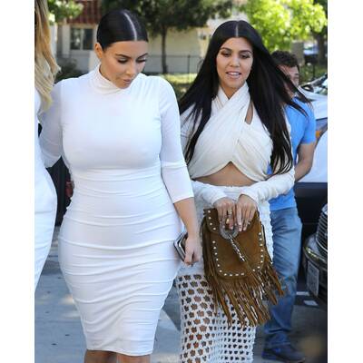 Die Kardashian-Schwestern im Weißwurstlook
